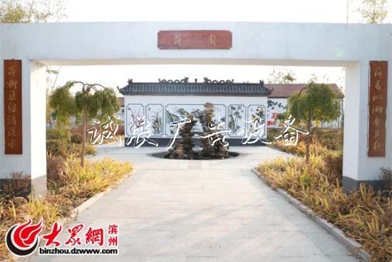 特色為手文化為臂 后學校宣傳欄三村敲開美麗鄉(xiāng)村“幸福門