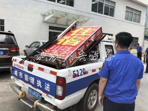 深圳沙井：強(qiáng)力整治違宣傳欄廠家規(guī)移動(dòng)燈箱廣告，為民除