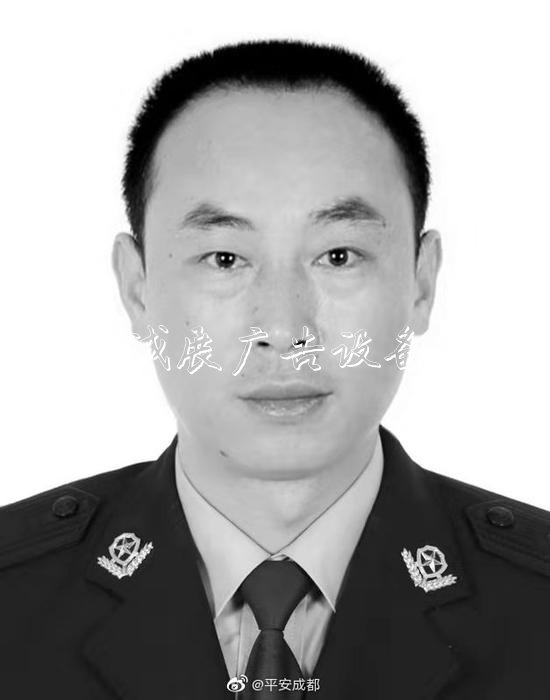 哀悼！抗洪救災犧牲輔路燈燈箱警羅永紅遺體告別儀式舉行