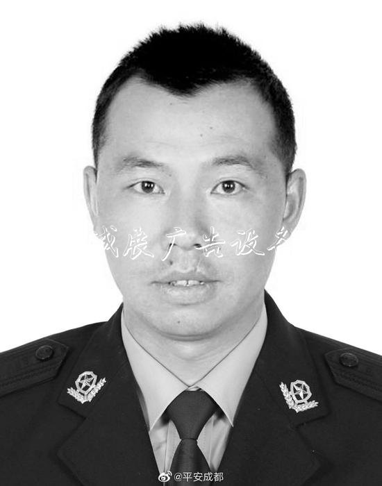 哀悼！抗洪救災犧牲輔路燈燈箱警羅永紅遺體告別儀式舉行