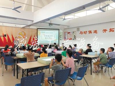 福建廈門:社區(qū)黨建引領戶外滾動燈箱 因地制宜打好垃圾分類攻