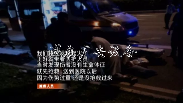 撞上路牌鐵柱子，出租垃圾箱車突然起火！的哥傷重不