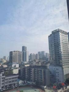 11日午間，成都陽(yáng)光明媚