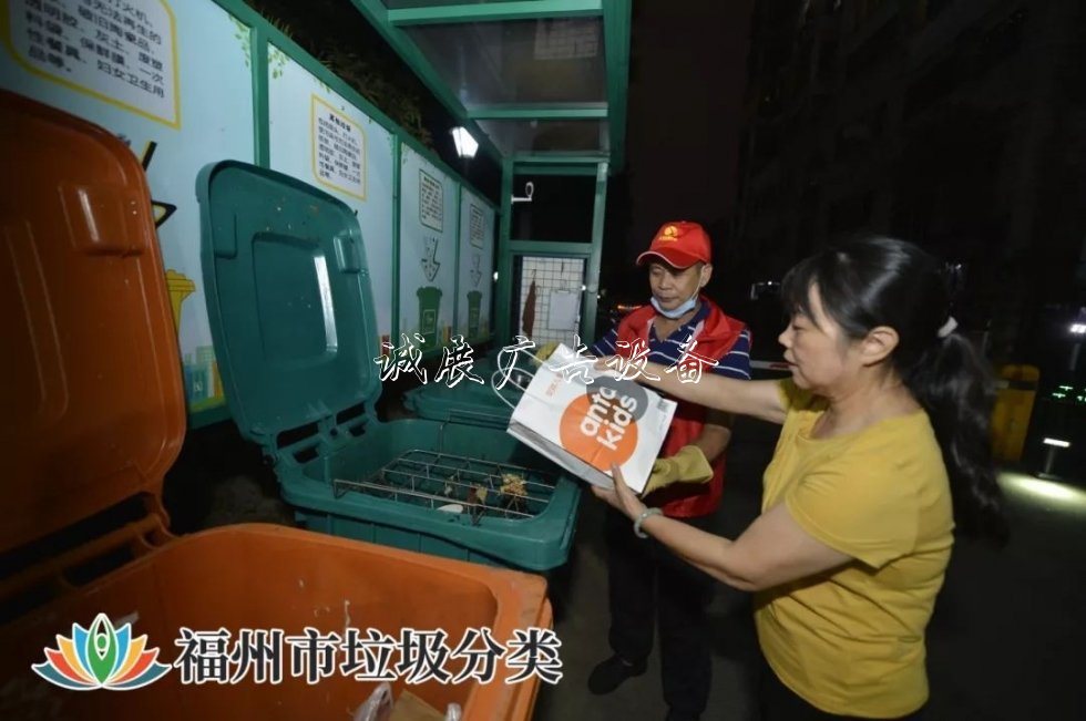 福州這里“卷地毯”式推燈箱進(jìn)垃圾分類，結(jié)果很意外?。?）