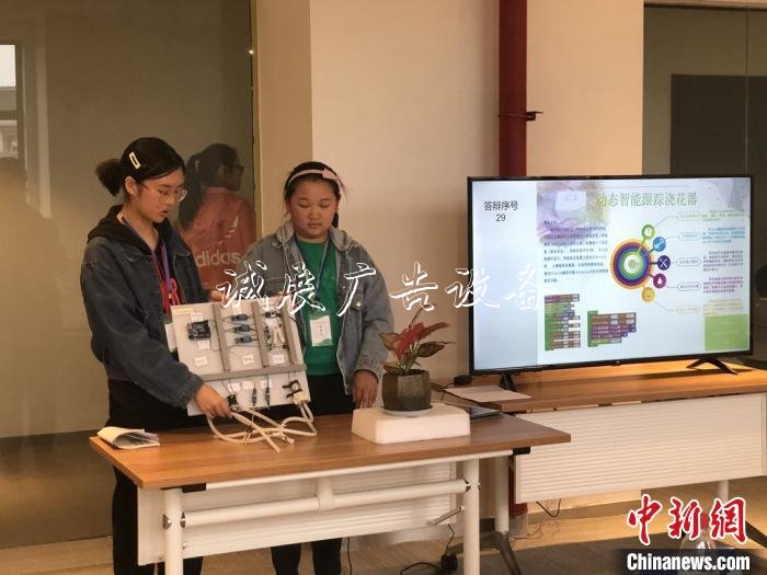 自動(dòng)分類垃圾桶、智能澆路燈燈箱花器 上?！?0后”展示科創(chuàng)實(shí)力