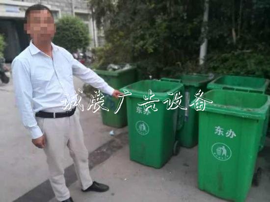 忍住 別笑！鄭州男子伙廣告燈箱多少錢一個同小舅子一連偷了14個垃圾桶