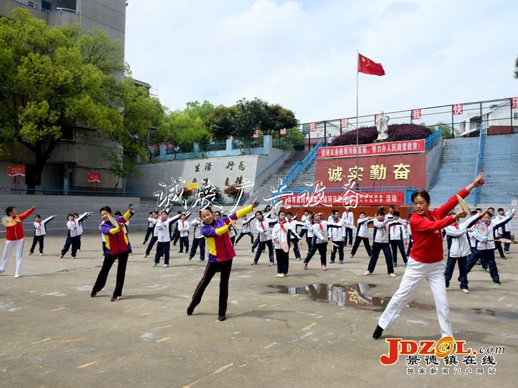 景德鎮(zhèn)市“體育惠民滾動(dòng)燈箱進(jìn)校園”活動(dòng)蓬勃開(kāi)展