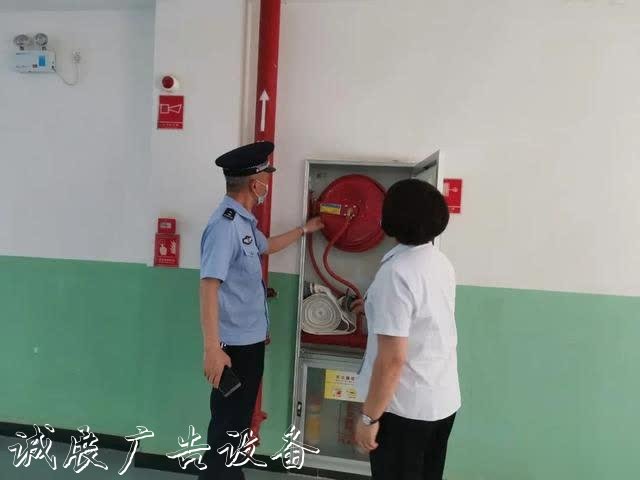 【治庸·鐵軍】“后浪路牌”返校，社區(qū)民警助學(xué)忙