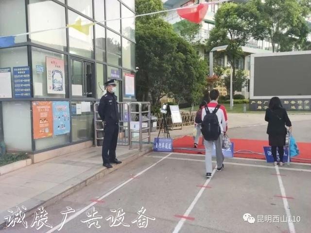【治庸·鐵軍】“后浪路牌”返校，社區(qū)民警助學(xué)忙
